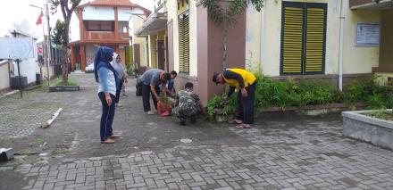 Kerja bakti dan bersih lingkungan Kalurahan Jagalan