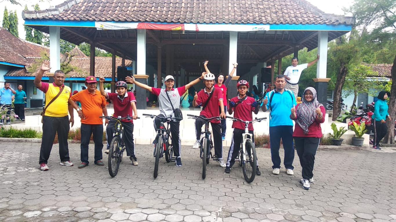 Kegiatan doa bersama dalam Kurikulum Berbasis Cinta